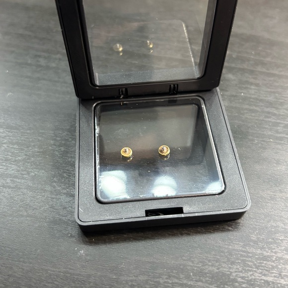 Pair of Anatometal 3mm gold set synthetic black opal threaded end, 14 gauge - Picture 5 of 5